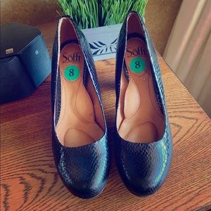 Sofft Snakeskin pumps